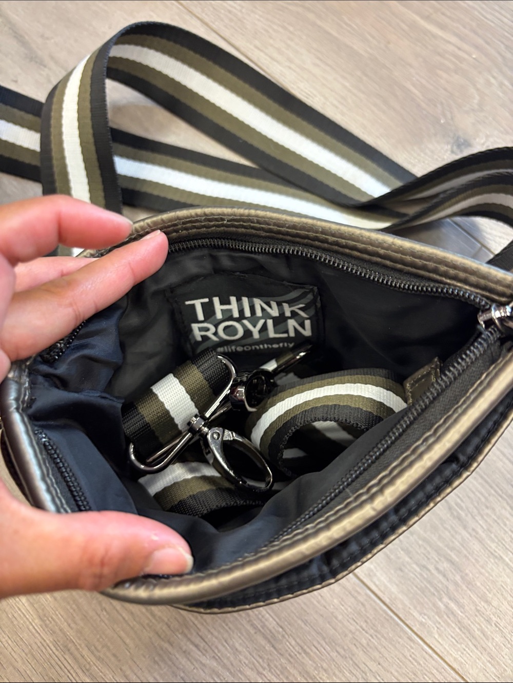 Think Royln pearl quilted Crossbody Bag - Picture 5 of 7